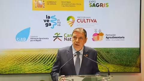 Luis Planas en la inauguraci&oacute;n de la primera edici&oacute;n de Expo Sagris (Foto MAPA)