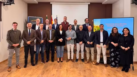 Representantes pol&iacute;ticos de las entidades p&uacute;blicas que forman la asociaci&oacute;n Ruta del Vino Condado de Huelva (Foto Consejo Regulador de las Denominaciones de Origen Protegidas Vinos y Vinagres del Condado de Huelva)