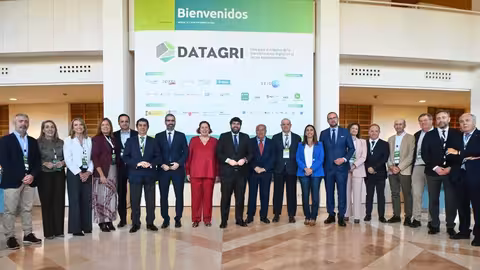 Autoridades posan antes de la inauguraci&oacute;n del Foto Datagri (Foto CARM)