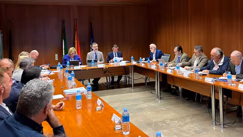 Mesa Interlocuci&oacute;n Pesquera y Acu&iacute;cola (Foto Junta de Andaluc&iacute;a)