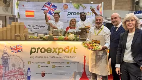 Gonz&aacute;lez Zapater en el stand de Proexport en la feria internacional 'Good Food Show Winter' de Birmingham (Foto CARM)