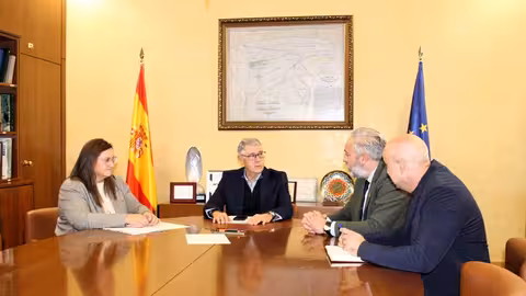 Urrea se re&uacute;ne con el alcalde de Santomera (Foto CHS)