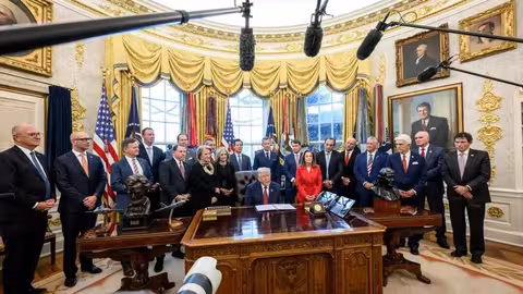 Trump hace un anuncio sobre los est&aacute;ndares de ahorro de combustible en la Oficina Oval (Foto La Casa Blanca)