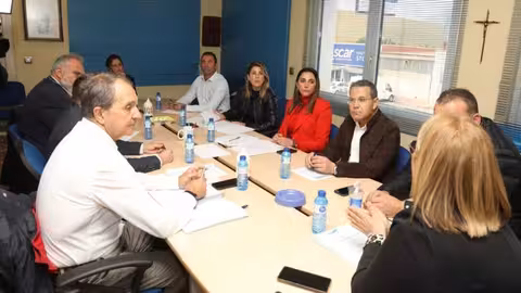 Reuni&oacute;n de Rubira y Arroyo con las cofrad&iacute;as de pescadores (Foto Ayuntamiento de Cartagena)
