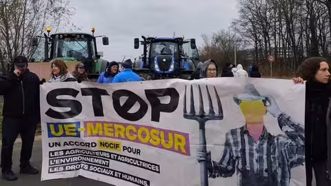 Protesta 17D contra acuerdo UE-Mercosur (Foto V&iacute;a Campesina RRSS/FB) Archivo