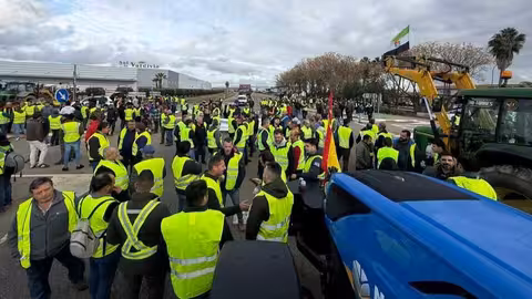 Concentraci&oacute;n preparatoria de la tractorada contra Mercosur (Foto Apag Extremadura Asaja)