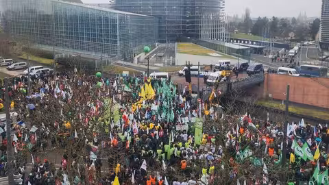 Protesta de agricultores en Estrasburgo contra el acuerdo UE-Mercosur (Foto Copa-Cogeca) Archivo