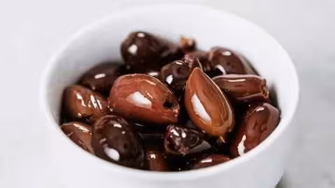 Cuenco con aceitunas negras (Foto Asemesa)