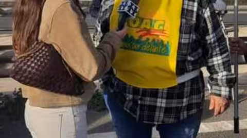 Protesta de agricultores 'Sobran los motivos' corte autov&iacute;a Murcia-Cartagena (Foto J.A.G&ordf; Cuestas)