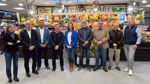Rubira junto a representantes del sector hortofrut&iacute;cola durante la presentaci&oacute;n de la participaci&oacute;n de la Regi&oacute;n de Murcia en la feria Fruit Log&iacute;stica de Berl&iacute;n (Foto CARM)