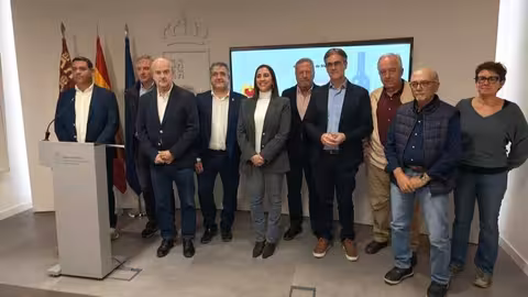 Rubira junto a los representantes de las Denominaciones de Origen Protegido e Indicaci&oacute;n Geogr&aacute;fica Protegida de la Regi&oacute;n de Murcia (Foto CARM)