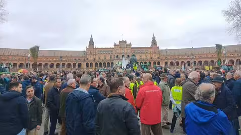 Protesta de agricultores en Sevilla 'Ox&iacute;geno para el campo' contra el acuerdo UE-Mercosur y los recortes en la PAC (Foto Asaja Sevilla FBRRSS)