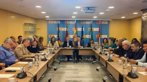 Reuni&oacute;n de trabajo para abordar el desarrollo de las actuaciones vinculadas al PERTE de Digitalizaci&oacute;n del Ciclo del Agua en la demarcaci&oacute;n del Segura (Foto CHS)