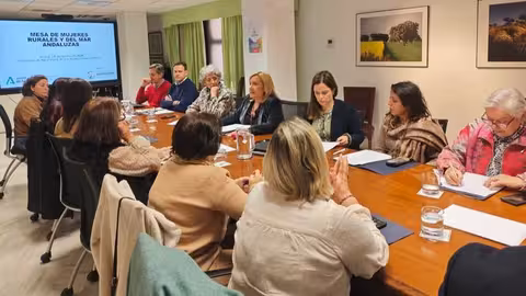 Constituci&oacute;n de la Mesa de Mujeres Rurales y del Mar de Andaluc&iacute;a (Foto Junta de Andaluc&iacute;a)