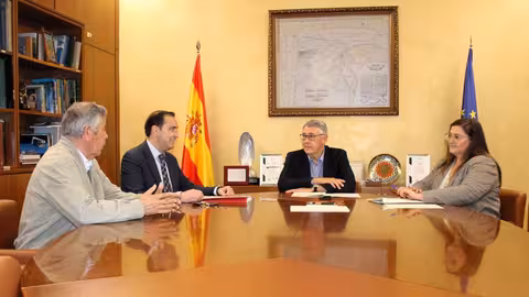 Reuni&oacute;n entre la CHS y el Ayuntamiento de Ulea (Foto CHS)