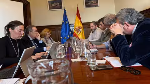 Representantes de la Asociaci&oacute;n Interprofesional de la Carne de Caza Silvestre se re&uacute;nen con la secretaria general de Agricultura, Ana Rodr&iacute;guez (Foto Assicaza)