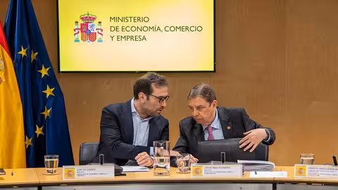 Carlos Cuerpo y Luis Planas en la reuni&oacute;n de ministros sobre medidas por la guerra de Ir&aacute;n (Foto MAPA)