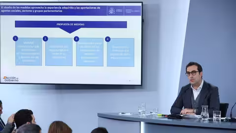 El ministro de Econom&iacute;a, Comercio y Empresa, Carlos Cuerpo, durante la rueda de prensa posterior al Consejo de Ministros | Pool Moncloa/Fernando Calvo