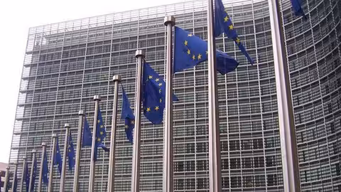 Banderas de a Uni&oacute;n Europea (Foto Uni&oacute;n de Uniones)