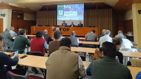 Una de las jornadas informativas en en las instalaciones de DCOOP en Antequera (Foto Ifapa)