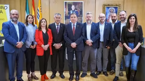 Luis Planas se re&uacute;ne en Isla Cristina (Huelva) con el sector pesquero del golfo de C&aacute;diz (Foto MAPA)
