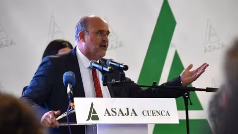 El vicepresidente primero del Gobierno regional, Jos&eacute; Luis Mart&iacute;nez Guijarro, en la Asamblea General de Asaja Cuenca (Foto Gobierno de C-LM)