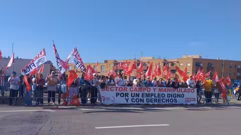 Concentraci&oacute;n en ExpoLevante de los trabajadores del manipulado de frutas y hortalizas (Foto CCOO Almer&iacute;a)