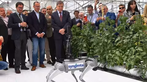 Planas en la celebraci&oacute;n del 25 aniversario de Syngenta en El Ejido (Foto MAPA)