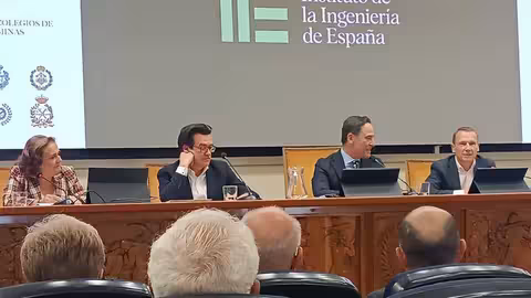 Mesa redonda de la jornada &ldquo;La Agricultura y la Alimentaci&oacute;n en el Horizonte 2040&rdquo; (Foto ANIA)