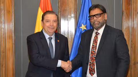 Planas y el embajador de la India en Espa&ntilde;a, Jayant Namdeorao Khobragade (Foto MAPA)