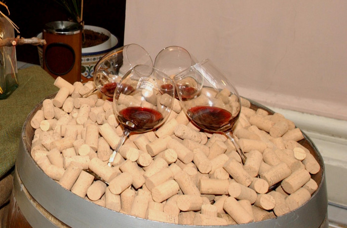Copas de Vino sobre corchos (Foto Mapama)