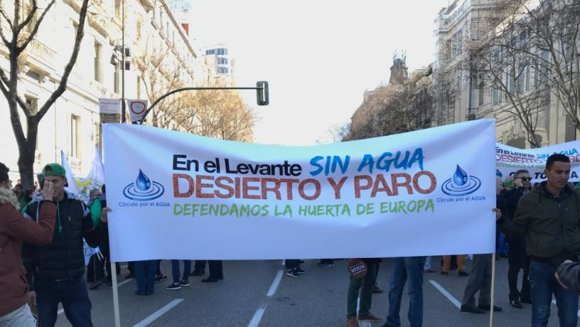 Manifestación Madrid Círculo del Agua 7marzo2018 pancarta (Foto Scrats)