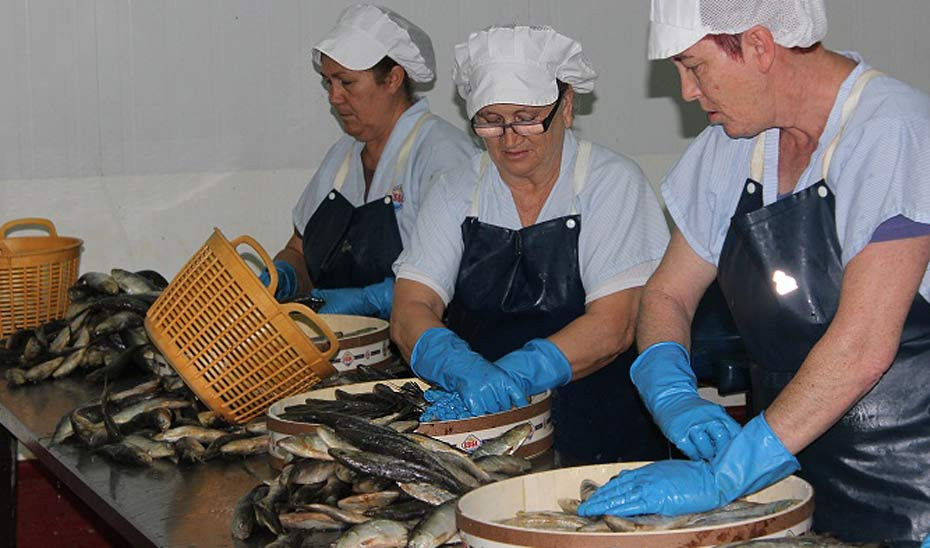 Mujeres Industria pesca (Foto Junta de Andalucía)