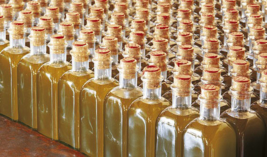 Botellas Aceite de Oliva (Foto Junta de Andalucu00eda)