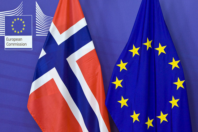 Banderas Noruega y UE (Foto Flickr)