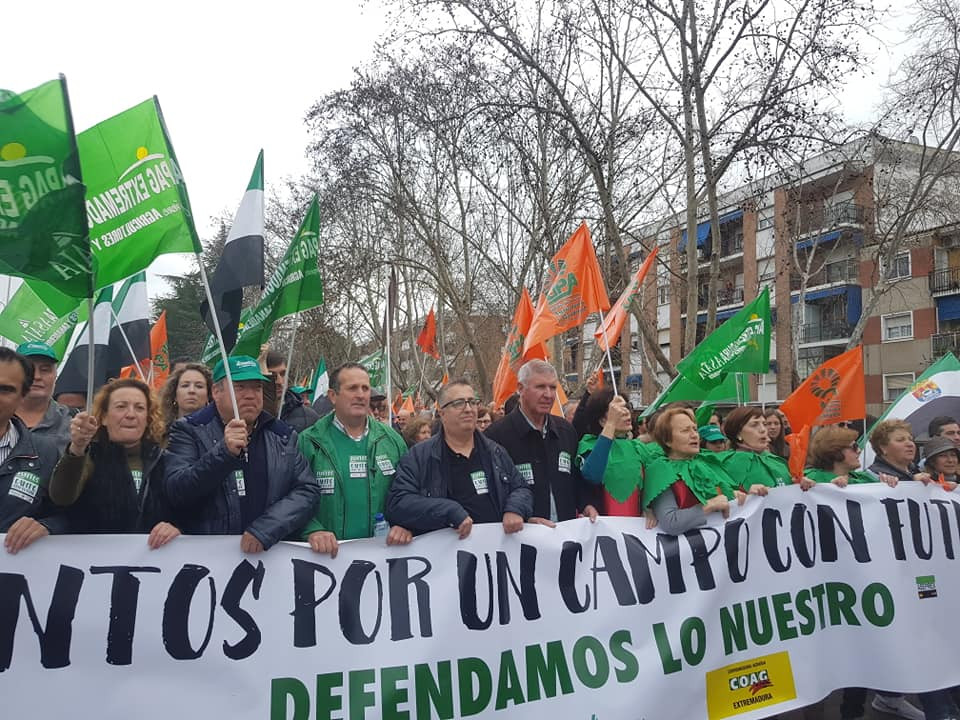 Protesta Precios justos Don Benito (Badajoz) 1 (Foto UPA Extremedura)
