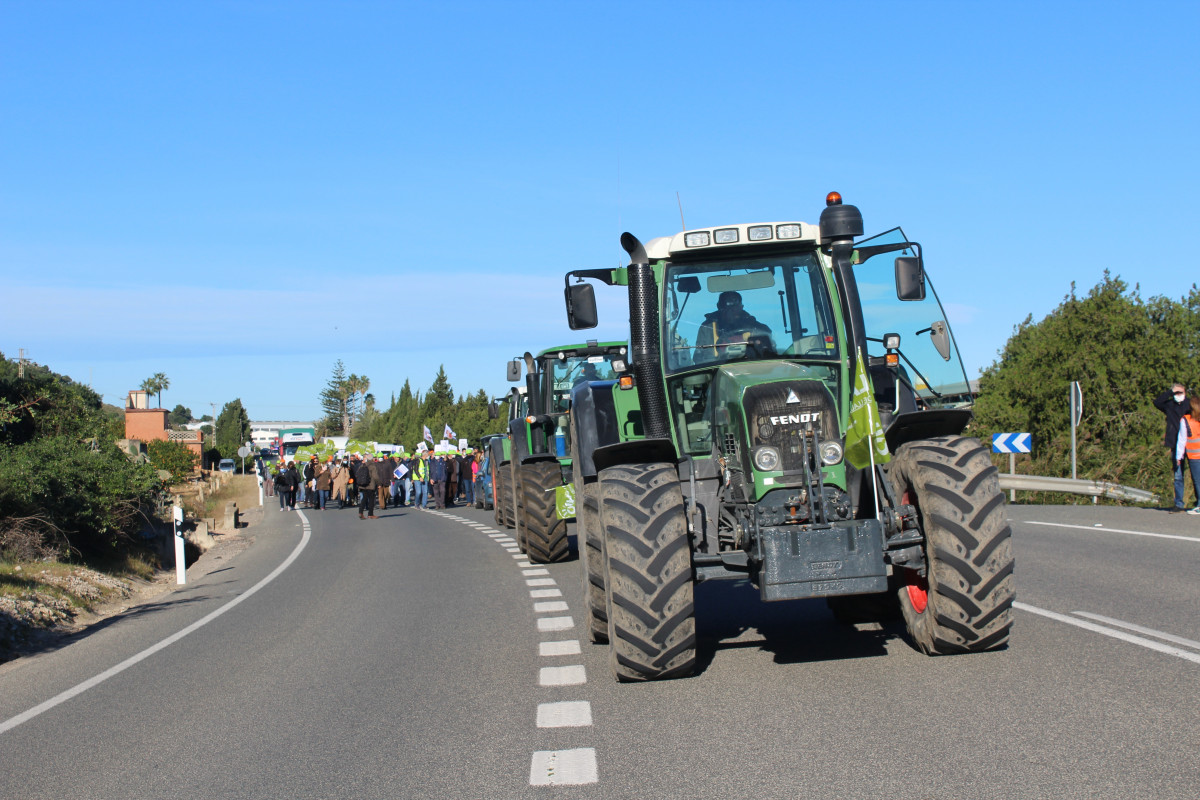 Protesta Precios 2 Tractores Dic2021 (Foto La Unió)