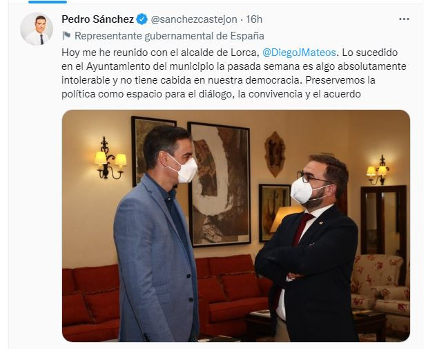 Reuniu00f3n Su00e1nchez y alcalde de Lorca (Foto TT Pedro Su00e1nchez)