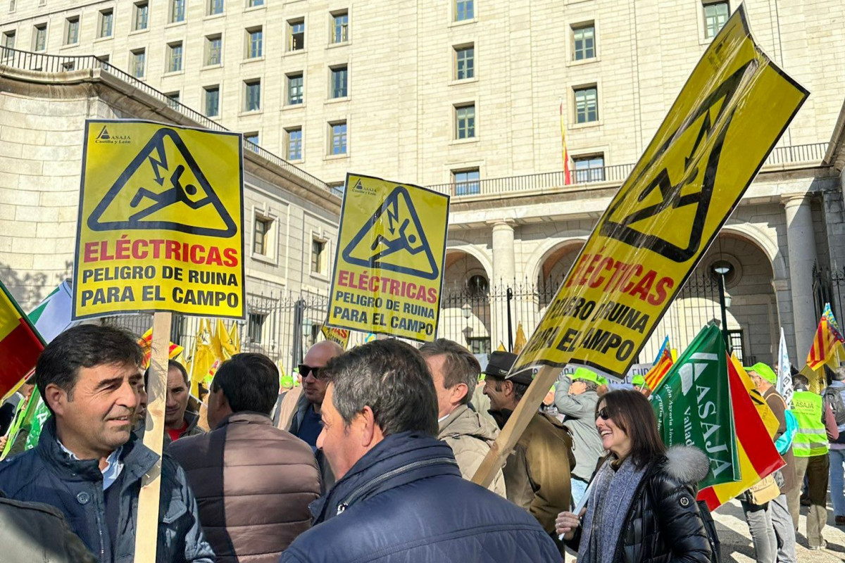 Protesta Asaja ante Mitco 20nov 2022 (Foto AsajaTTRRSS)