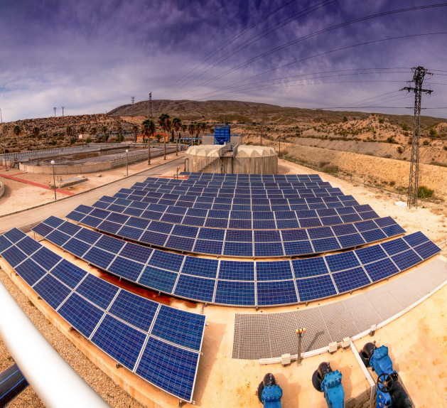 Placas fotovoltaicas instaladas en la EDAR de Cieza (Foto CARM)