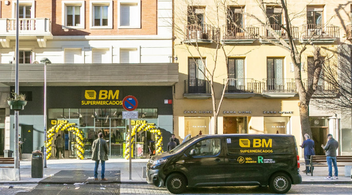 BM Supermercados fachada y furgoneta (Foto BM Supermercados)