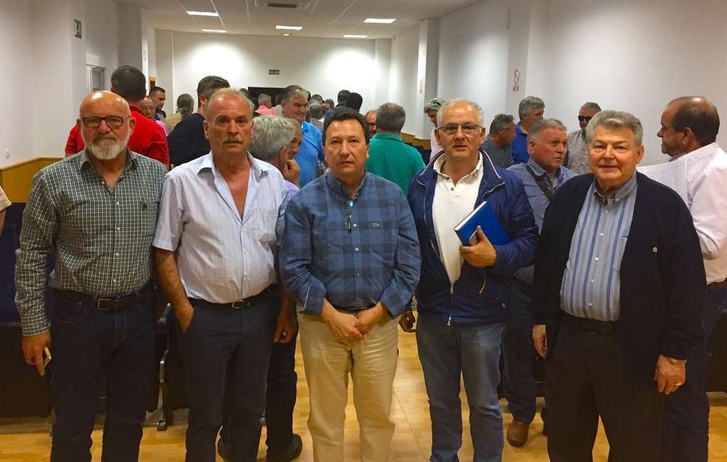 El presidente de FERAL, en el centro, con los promotores de la Junta Central de Usuarios de Nu00edjar (Foto FERAL)