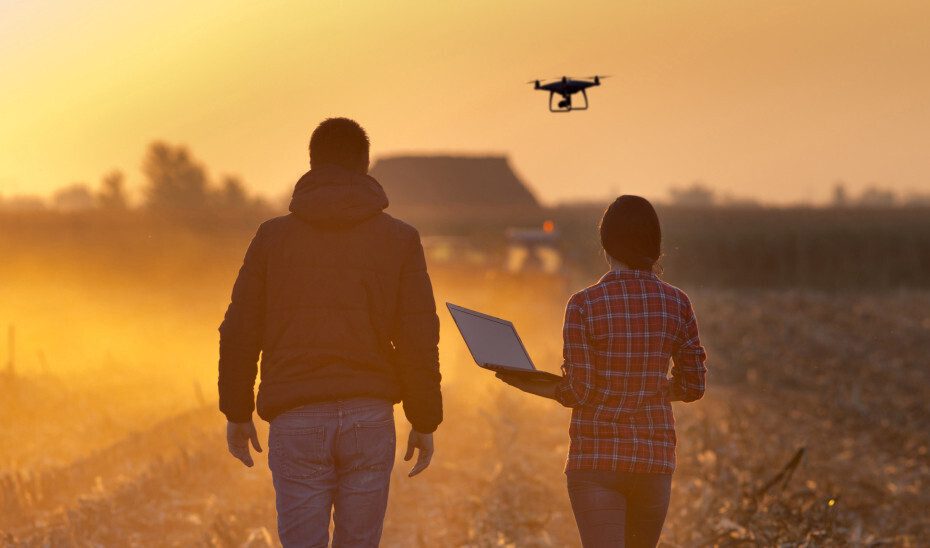Dron en el campo jóvenes (Foto Junta de Andalucía)
