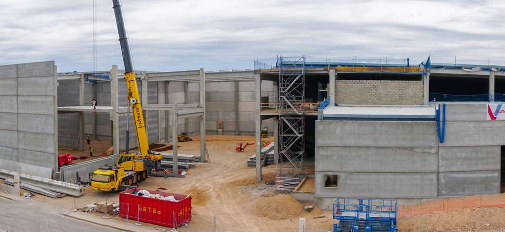 Foto nave de carnada en construcciu00f3n Balfegu00f3