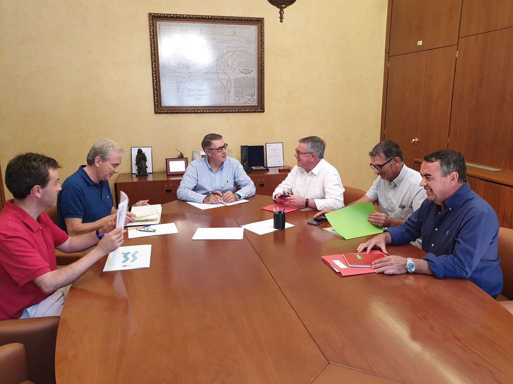 Urrea reuniu00f3n alcalde Hellu00edn (Foto CHS)