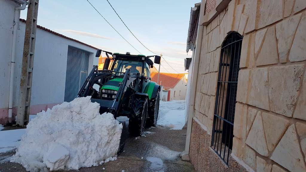 Tractor quitanieves (Foto UPA)
