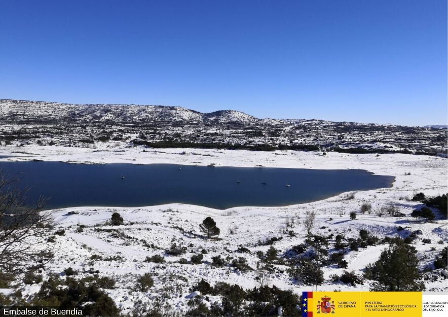 Embalse de Buendía nieve (Foto Miteco CHT)