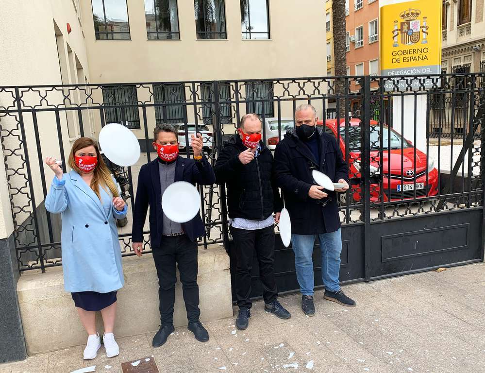 La hosteleru00eda denuncia estar pagando los platos rotos de la crisis2