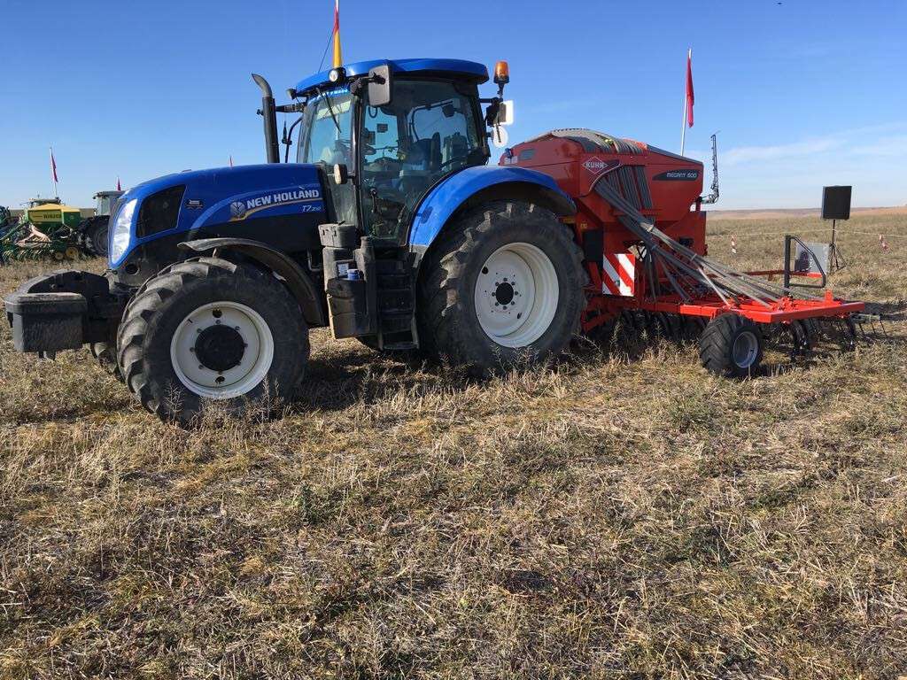 Demostración maquinaria tractor (Foto MAPA)