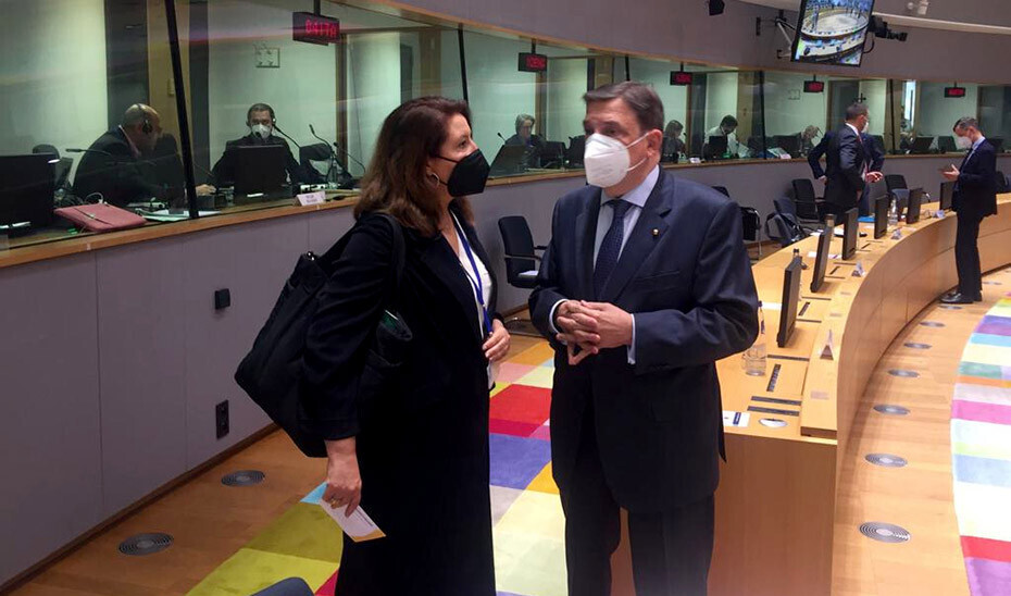 Crespo y Planas Consejo Minitros Agricultura UE Bruselas (Foto Junta de Andalucu00eda)